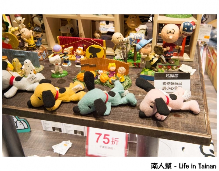 【台南中西區-商店】PEANUTS時尚衣著|全台灣最大隻史努比公仔~PEANUTS史努比專賣店(台南小西門店)