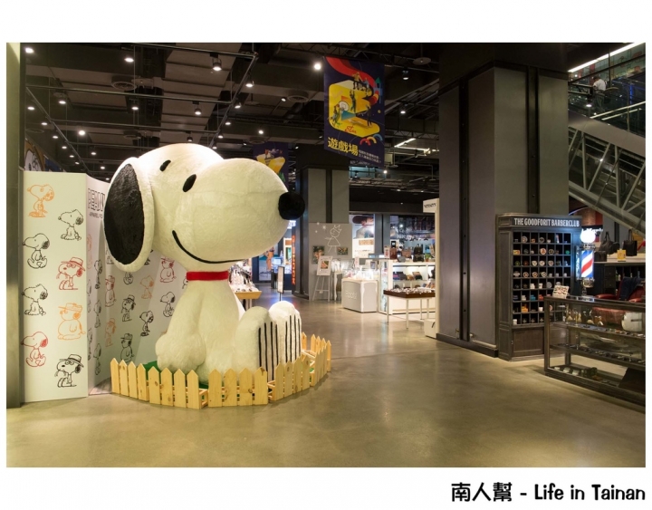 【台南中西區-商店】PEANUTS時尚衣著|全台灣最大隻史努比公仔~PEANUTS史努比專賣店(台南小西門店)