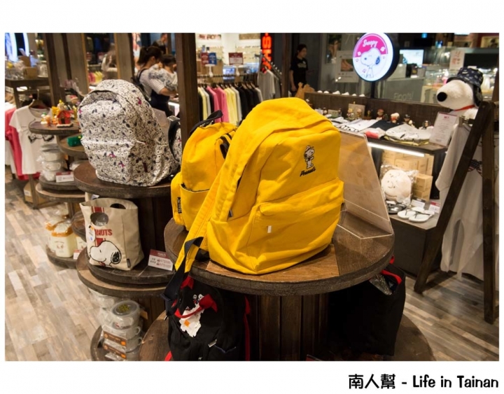 【台南中西區-商店】PEANUTS時尚衣著|全台灣最大隻史努比公仔~PEANUTS史努比專賣店(台南小西門店)