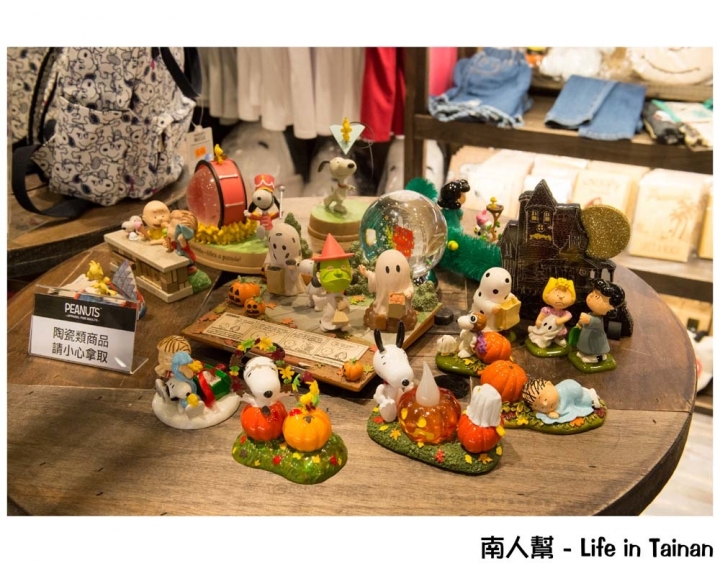 【台南中西區-商店】PEANUTS時尚衣著|全台灣最大隻史努比公仔~PEANUTS史努比專賣店(台南小西門店)