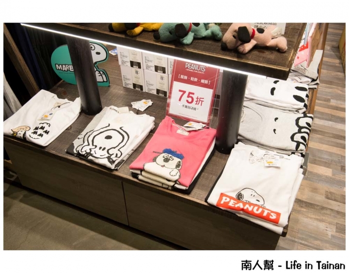 【台南中西區-商店】PEANUTS時尚衣著|全台灣最大隻史努比公仔~PEANUTS史努比專賣店(台南小西門店)