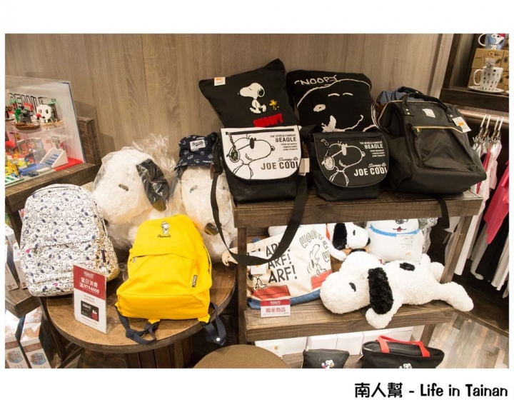 【台南中西區-商店】PEANUTS時尚衣著|全台灣最大隻史努比公仔~PEANUTS史努比專賣店(台南小西門店)