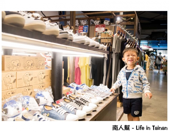 【台南中西區-商店】PEANUTS時尚衣著|全台灣最大隻史努比公仔~PEANUTS史努比專賣店(台南小西門店)