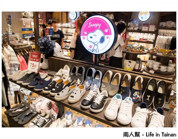 【台南中西區-商店】PEANUTS時尚衣著|全台灣最大隻史努比公仔~PEANUTS史努比專賣店(台南小西門店)