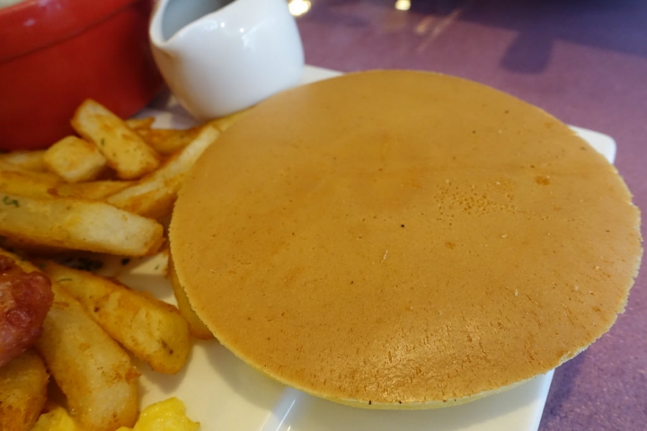 【食記】板橋新埔站。栢金 BIRKING-Waffle.Brunch.Bistro早午餐~超大份量好滿足