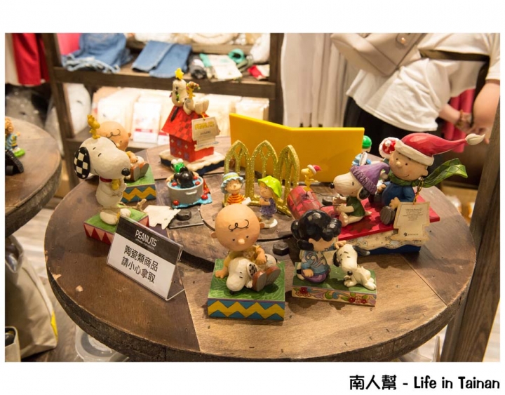 【台南中西區-商店】PEANUTS時尚衣著|全台灣最大隻史努比公仔~PEANUTS史努比專賣店(台南小西門店)