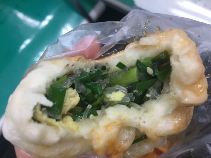 【食記】板橋新埔站/莊敬路。阿秋水煎包~水煎包一個10元 好吃又便宜cp值高