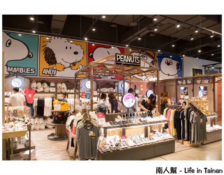【台南中西區-商店】PEANUTS時尚衣著|全台灣最大隻史努比公仔~PEANUTS史努比專賣店(台南小西門店)