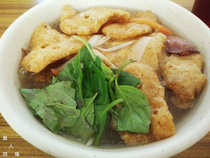 東區216巷老牌美食.興記沙茶魷魚羹@食在台北.藝人詩攝