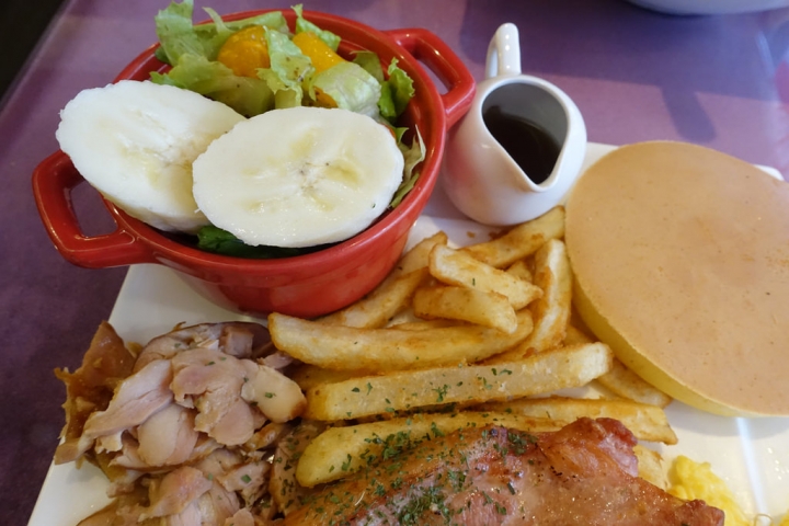 【食記】板橋新埔站。栢金 BIRKING-Waffle.Brunch.Bistro早午餐~超大份量好滿足