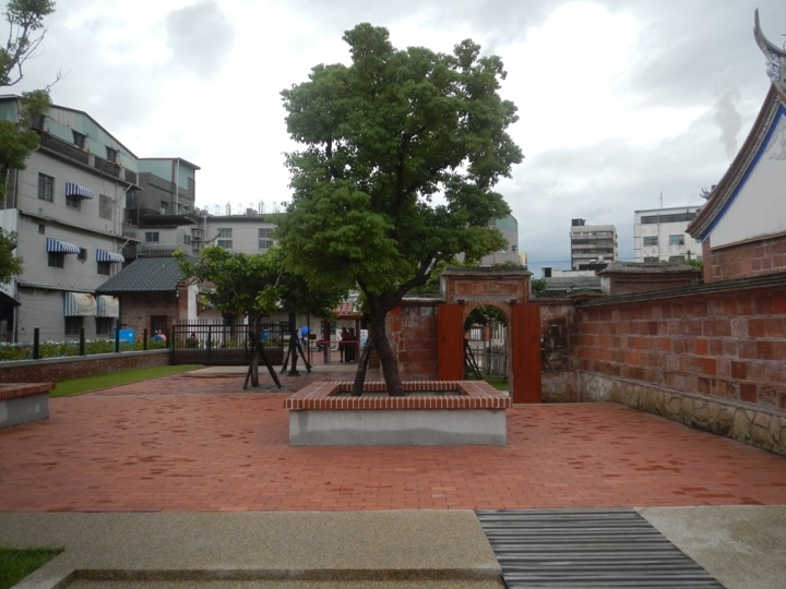 乘 雨 騎 遊 鳳 山 古 蹟 文 藝 之 旅
