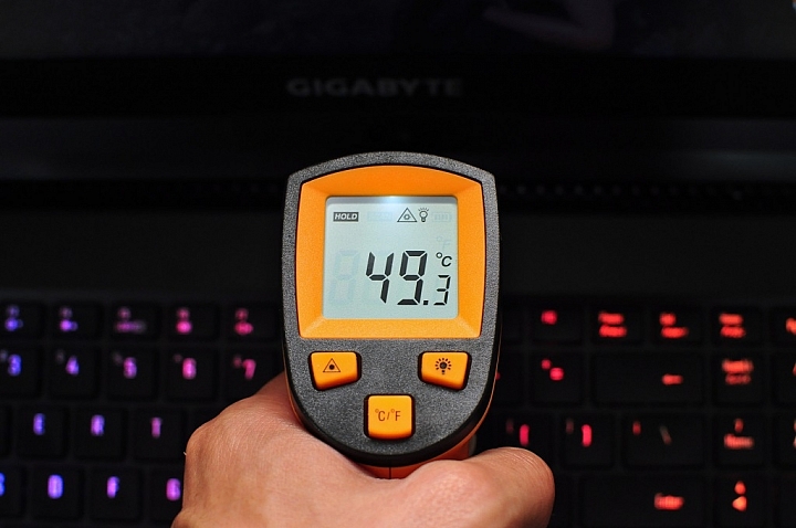 GIGABYTE Aero15X，搭載MAX-Q顯卡首發測試