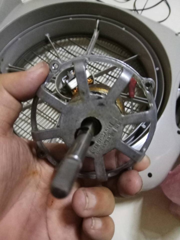 請問大型電扇怎拆潤滑?