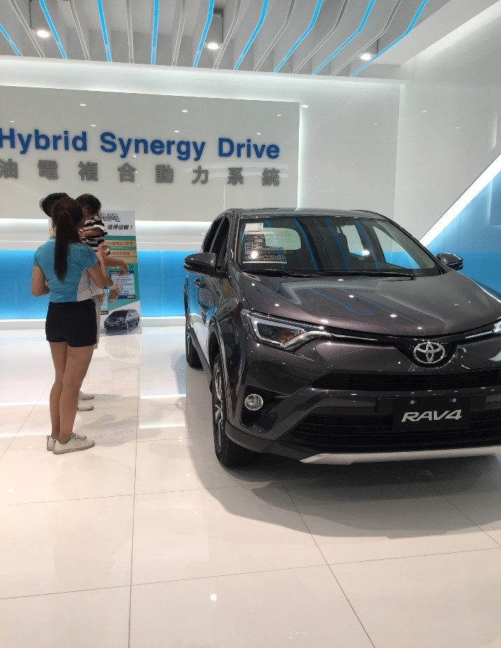 RAV 4 和CX5展間看車心得 (含圖)