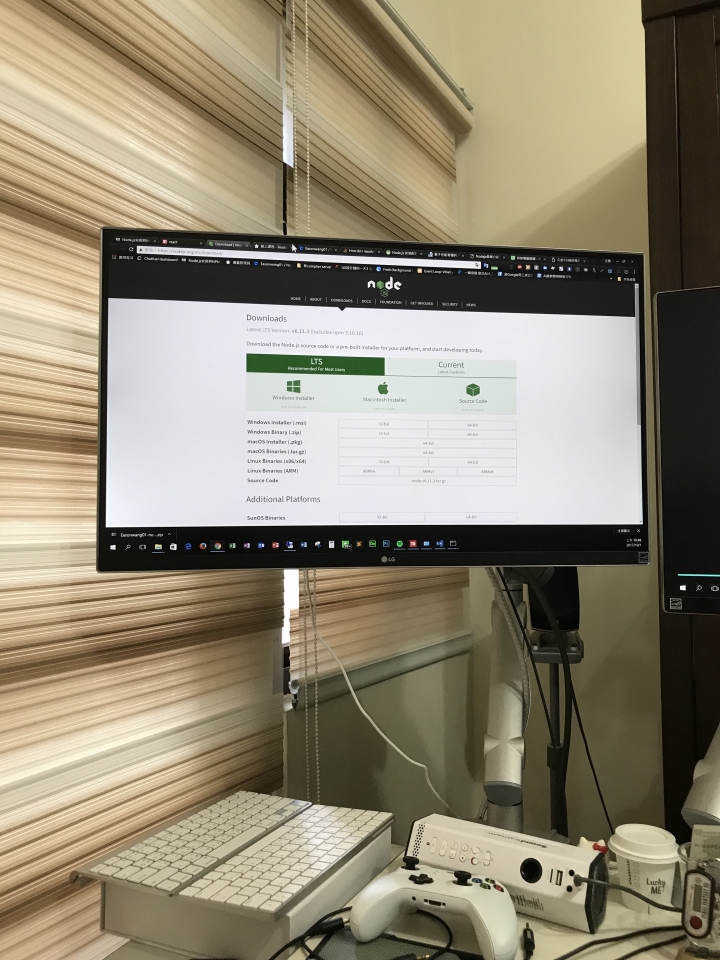 ErgoMap人因地圖 漂浮式-桌用人體工學螢幕架 真的有漂浮感,以後可以站著使用了!