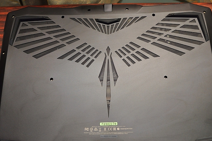 AORUS X9旗艦筆電，打造極輕極薄的高效能遊戲筆電