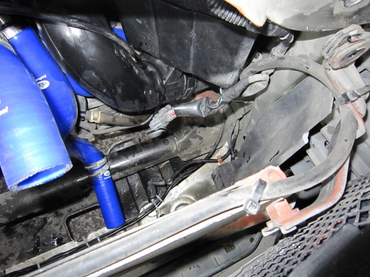civic8代換水箱其實很簡單,我換給你們看