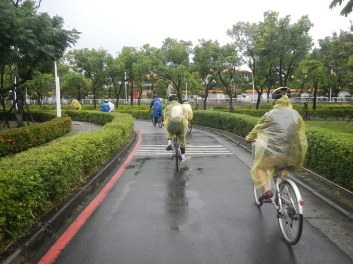 乘 雨 騎 遊 鳳 山 古 蹟 文 藝 之 旅