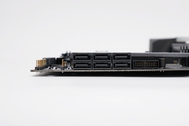 ASUS ROG STRIX Z370-F GAMING 功能完備 電競神采 Z370敗家之選