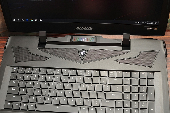 AORUS X9旗艦筆電，打造極輕極薄的高效能遊戲筆電