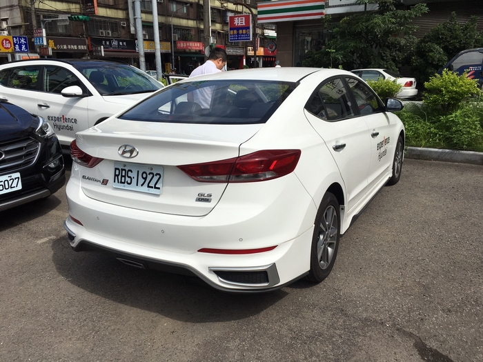 Hyundai 現代汽車賞車初體驗-Super elanrta 1.6柴油