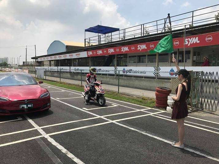 Tesla不比加速還有優勢嗎？卡丁車賽車場心得～
