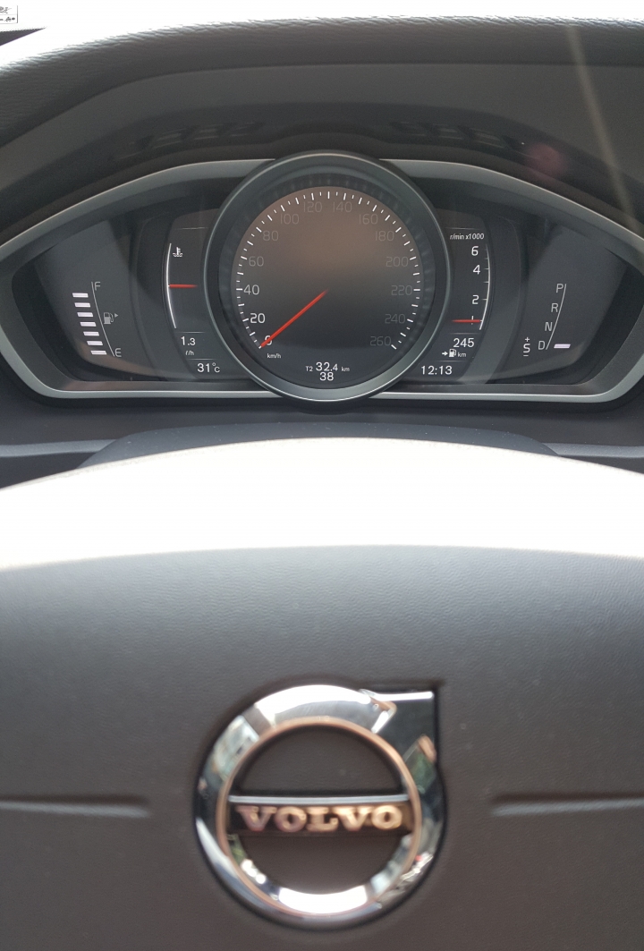 V40 2018