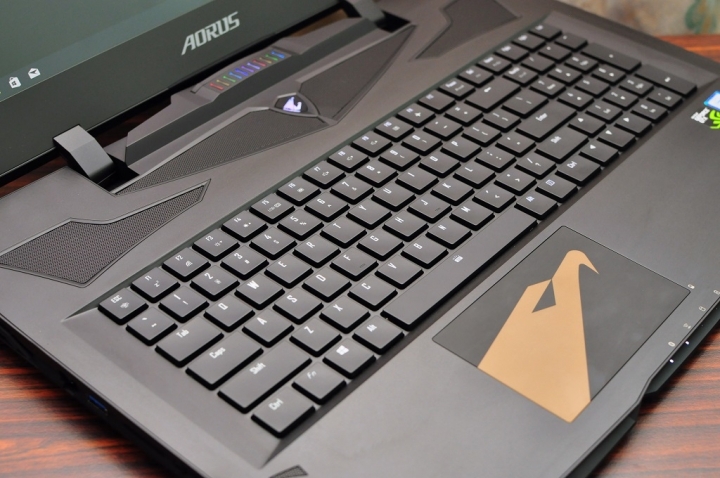 AORUS X9旗艦筆電，打造極輕極薄的高效能遊戲筆電