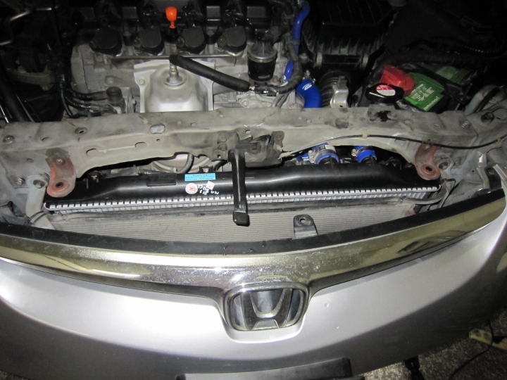 civic8代換水箱其實很簡單,我換給你們看