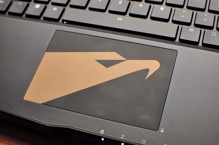 AORUS X9旗艦筆電，打造極輕極薄的高效能遊戲筆電