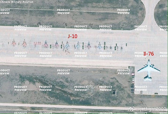 8月24日衛星圖片顯示中國調派大量軍機至西藏日喀則機場，其中包括一型新式無人偵察機
