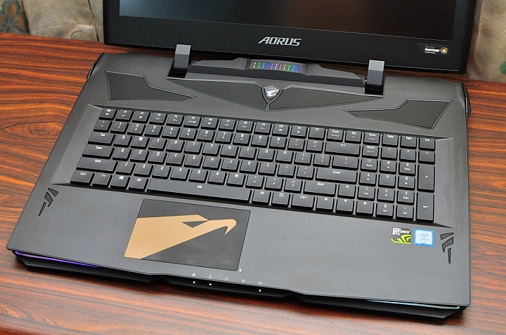 AORUS X9旗艦筆電，打造極輕極薄的高效能遊戲筆電
