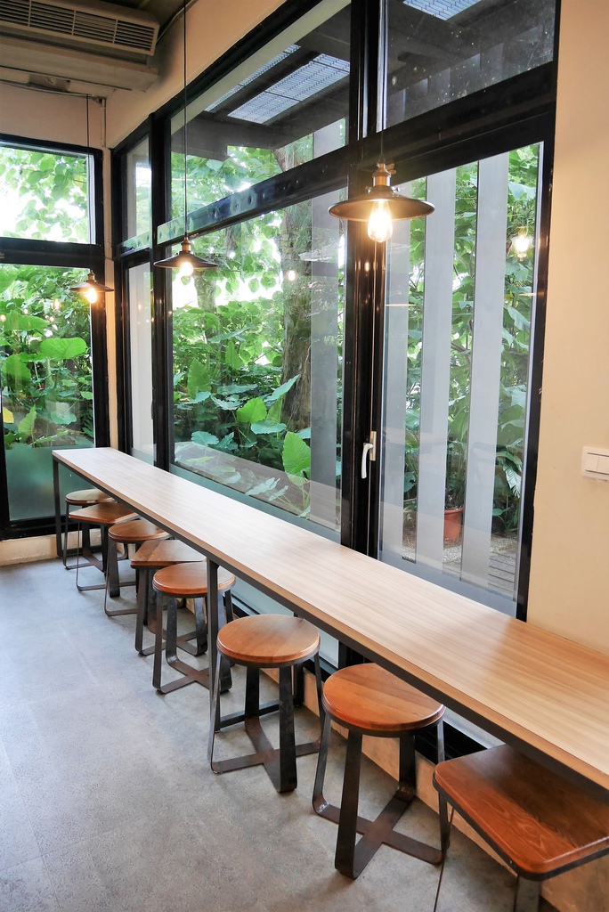 【新北淡水 | 咖啡廳】林蔭間的獨棟秘境♬媽媽嘴咖啡(淡水樂活店)