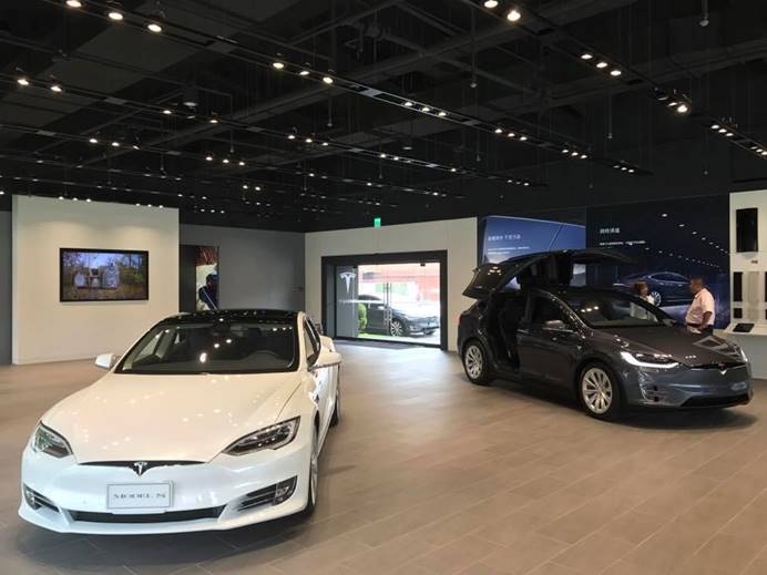 Tesla不比加速還有優勢嗎？卡丁車賽車場心得～