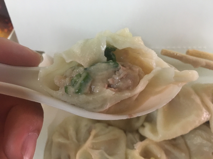 [食記] 皇膳湯包，台灣新竹美味的平價早餐，湯汁滿滿的薄皮湯包！