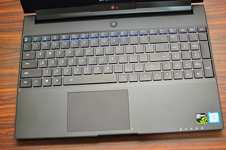 GIGABYTE Aero15X，搭載MAX-Q顯卡首發測試