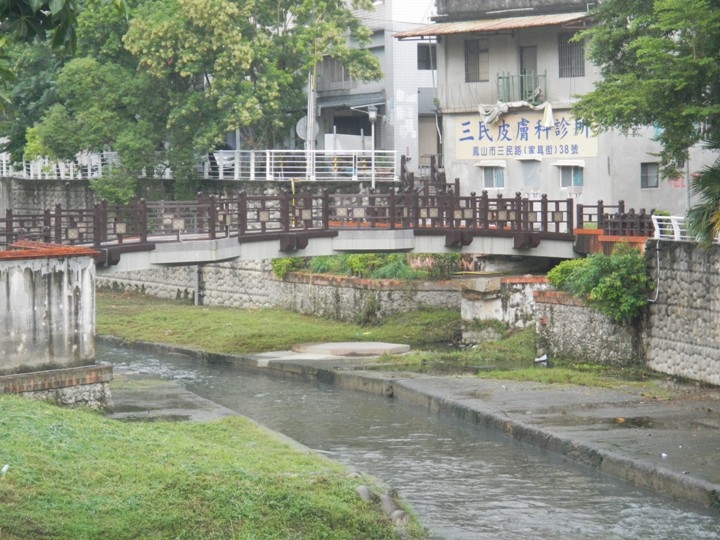 乘 雨 騎 遊 鳳 山 古 蹟 文 藝 之 旅