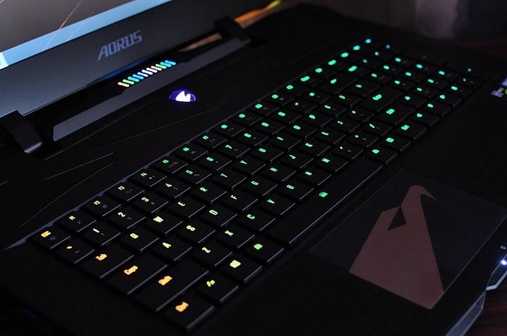 AORUS X9旗艦筆電，打造極輕極薄的高效能遊戲筆電