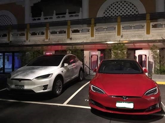 Tesla不比加速還有優勢嗎？卡丁車賽車場心得～