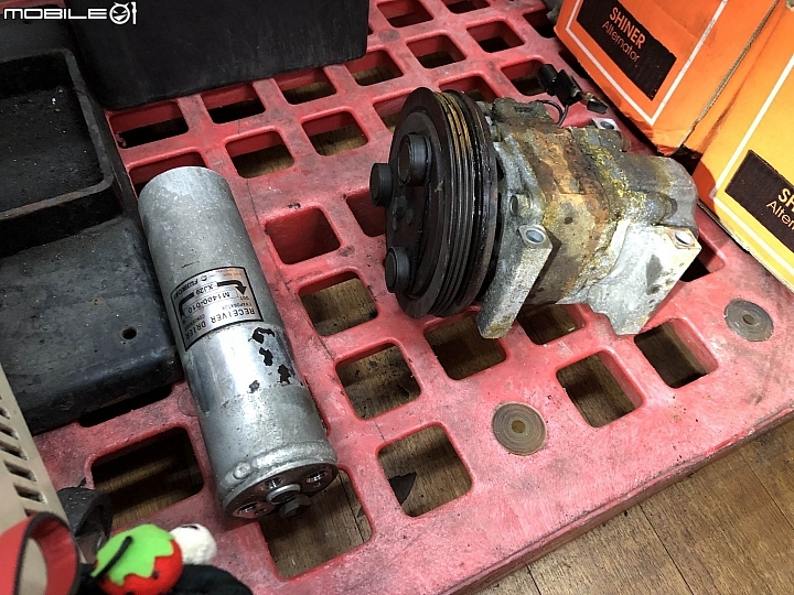 到大潤發修車，換了壓縮機跟電瓶，車款是福力卡