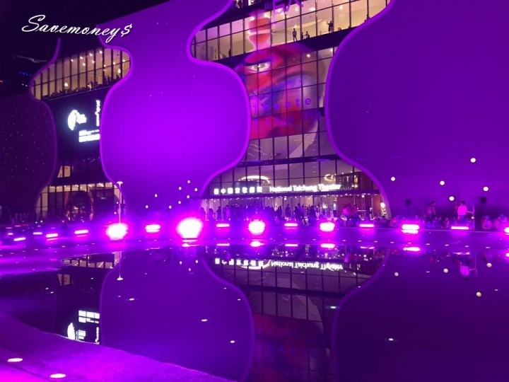【免費景點】台中歌劇院戶外燈光秀, 9/30~10/1晚上7:00和8:30,還送禮物喔!