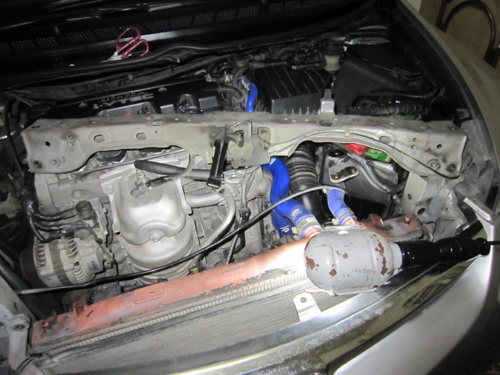 civic8代換水箱其實很簡單,我換給你們看