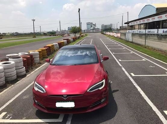 Tesla不比加速還有優勢嗎？卡丁車賽車場心得～