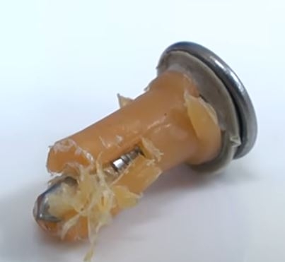 關於塑膠壁虎的安裝----抽油煙機掉落! 砸傷屋主兒女
