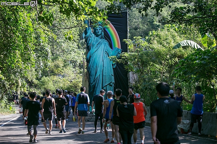 咬牙完賽  New Balance動物園路跑13+1K & FuelCore Sonic實鞋開箱