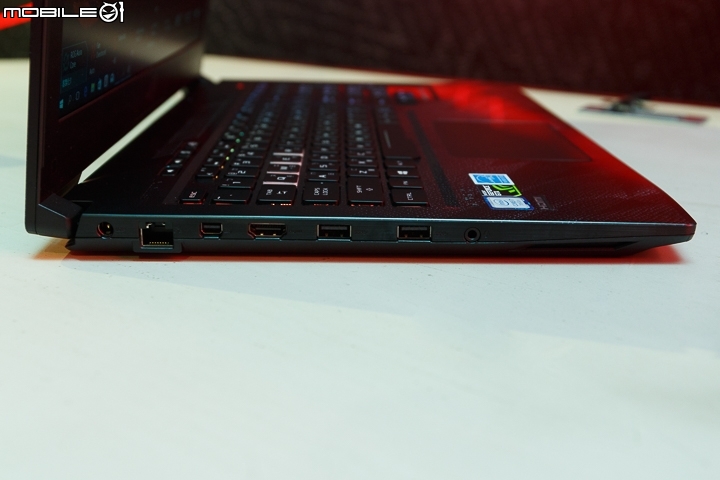 【採訪】為不同遊戲而生 ASUS 發表 ROG Chimera、Strix SCAR/Hero 電競筆電