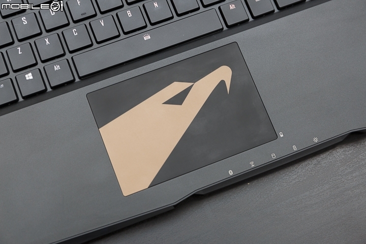 體驗華麗的燈光效果 AORUS X9 電競旗艦機上市