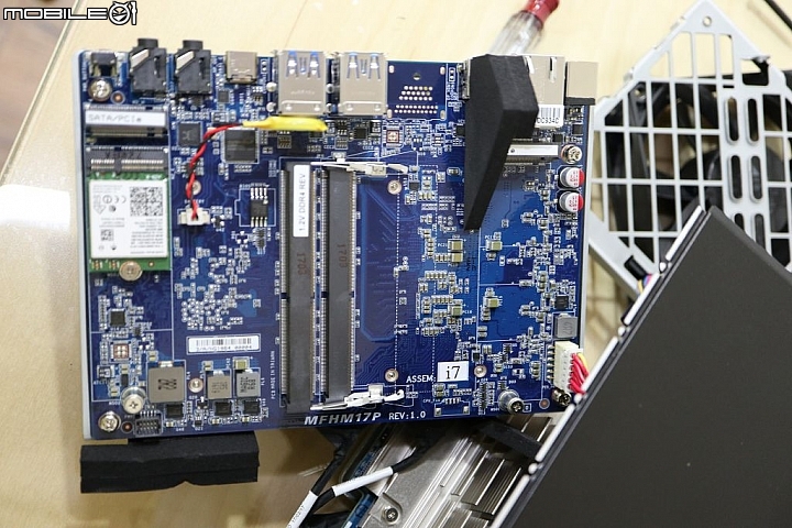 [開箱] 體積小巧VR遊戲2.6L小主機GIGABYTE技嘉BRIX GAMING VR