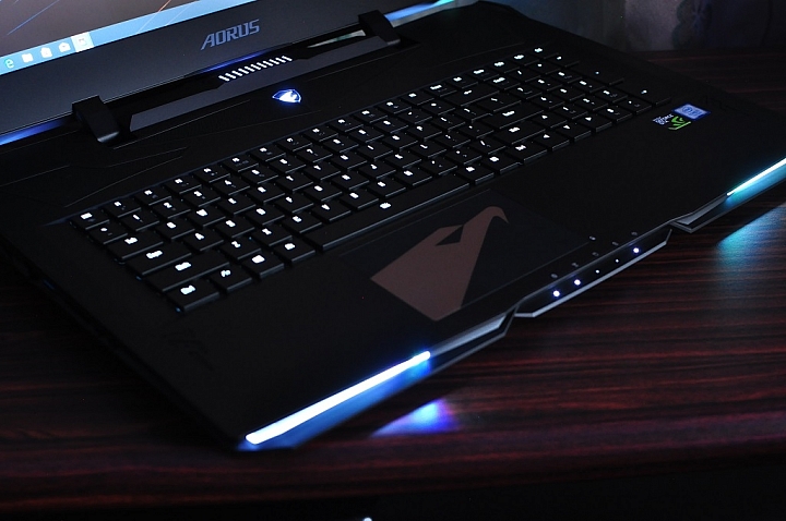 AORUS X9旗艦筆電，打造極輕極薄的高效能遊戲筆電