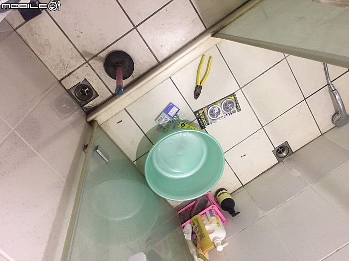 請教板上懂水電的高人關於廁所水管的問題.